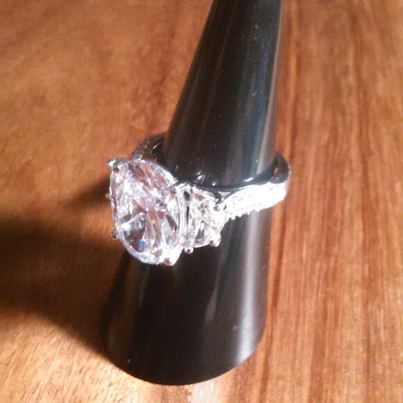 White Cubic Zirconia Sterling Silver Ring (Size 6.75) - Picture 15 of 16